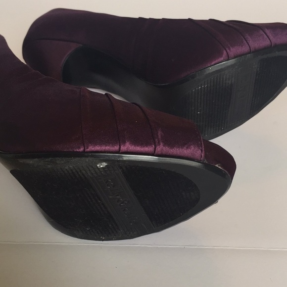 Kelly & Katie Satin Heels - Picture 6 of 7